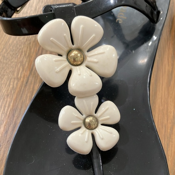 Kate Spade New York Women's Black White Floral Jelly Thong Buckle Sandals - Picture 5 of 8